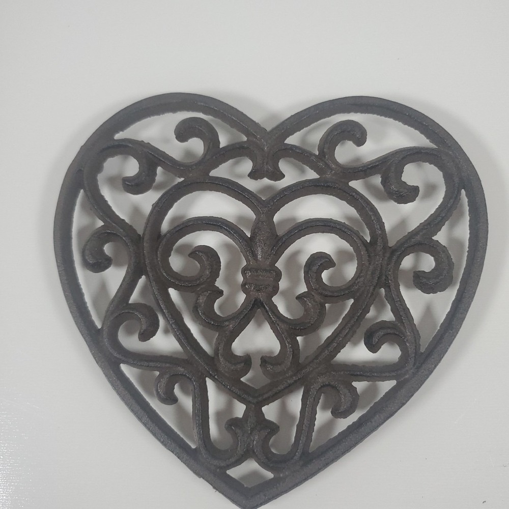 Cast‎ Iron Heart Shaped Scroll Design Countertop Trivet 7 1/4 in x 7 1/2 in